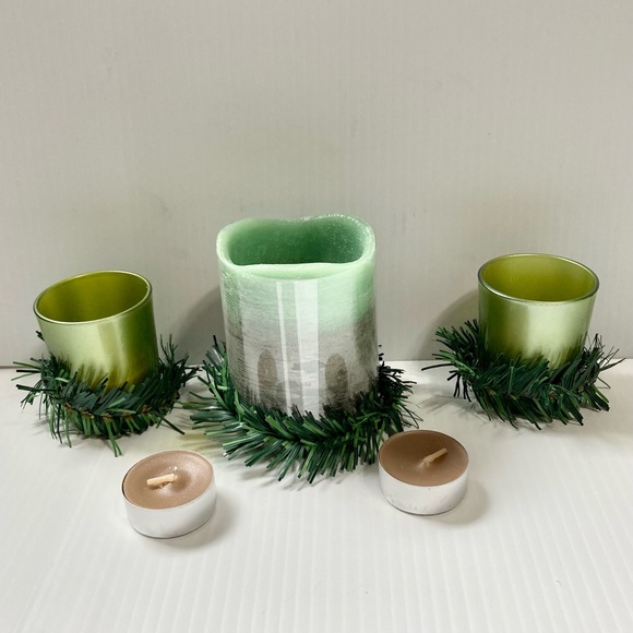 Flameless and Tea Candle Set with Garland 2 Toned Green Candles Set of 5 - Picture 5 of 8